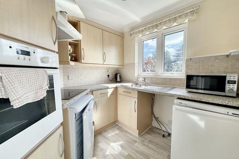 1 bedroom retirement property for sale, Beaulieu Road, Dibden Purlieu, SO45