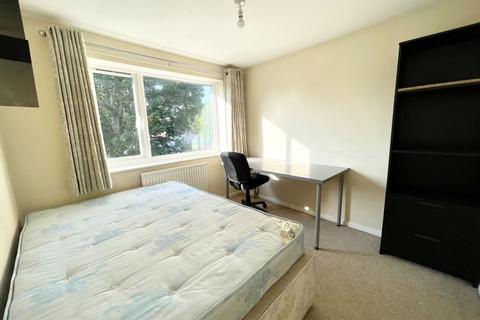1 bedroom in a house share to rent, Weydon Hill Close, Farnham