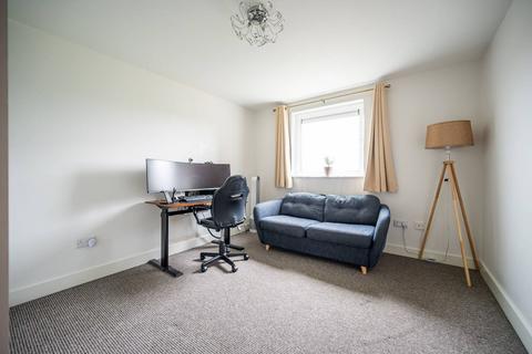 2 bedroom flat for sale, Basin Approach, Gallions Reach, London, E16