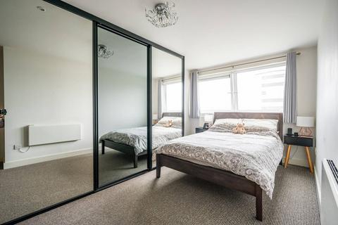 2 bedroom flat for sale, Basin Approach, Gallions Reach, London, E16