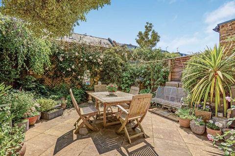 4 bedroom terraced house for sale, Manchuria Road, London, SW11