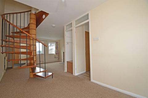 3 bedroom terraced house to rent, Swan Close, Storrington, Pulborough, West Sussex, RH20