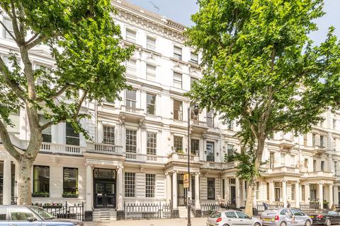 2 bedroom flat to rent, Queens Gate, South Kensington, London, SW7