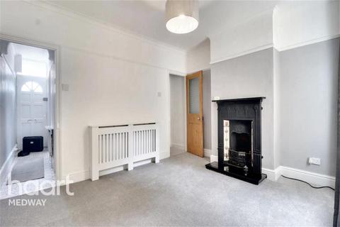 2 bedroom detached house to rent, East Street, Chatham, ME4