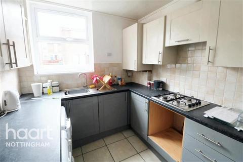 3 bedroom flat to rent, Alfreton Road, NG7