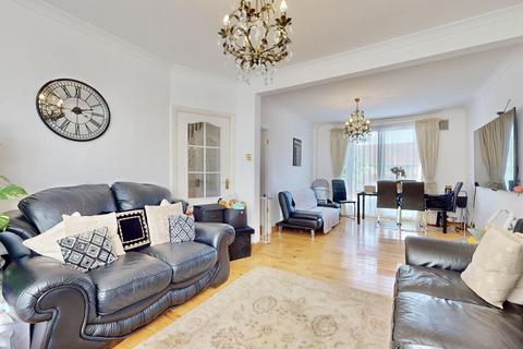 8 Woodside Place, Wembley, HA0 1UW