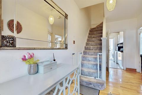 8 Woodside Place, Wembley, HA0 1UW