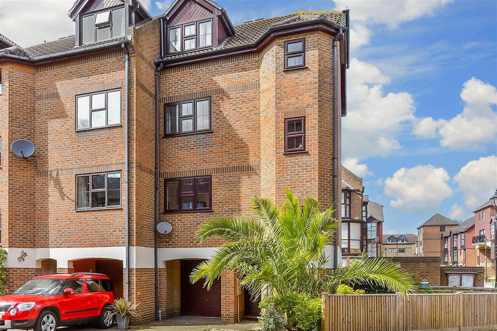 Esplanade, Esplanade, Rochester, Kent 3 bed townhouse for sale £465,000