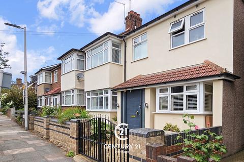 4 bedroom end of terrace house for sale, Oakdale Road, London E18 1JX