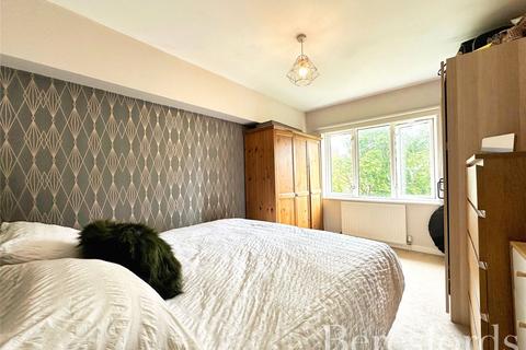 2 bedroom apartment for sale, Abbs Cross Gardens, Hornchurch, RM12