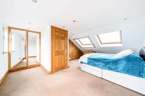 13 North Gardens, London, SW19 2NR