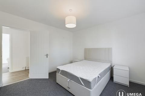 2 bedroom flat to rent, Forrester Park Gardens, Corstorphine, Edinburgh, EH12