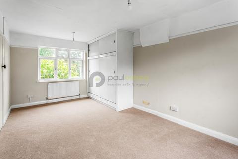 112 Reddown Road, Coulsdon, CR5 1AL