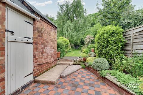 182 Walsall Road, Lichfield, WS13 8AH