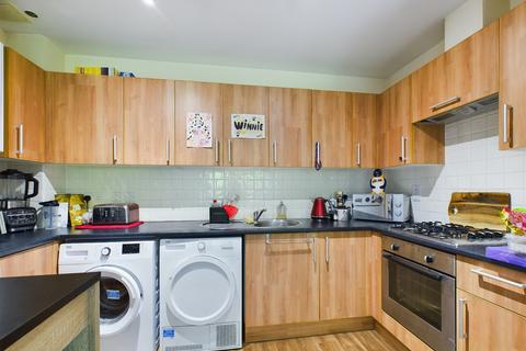 2 bedroom flat for sale, Netherfield Place, Basingstoke, RG24