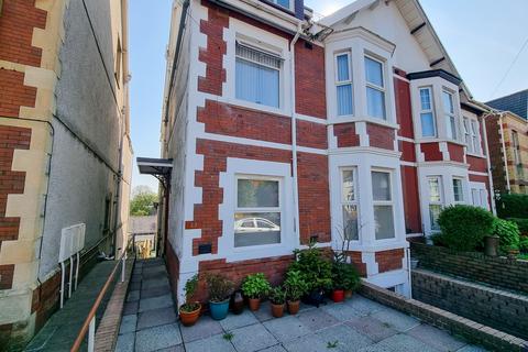 2 bedroom flat for sale, Eversley Road, Sketty, Swansea, City And County of Swansea.