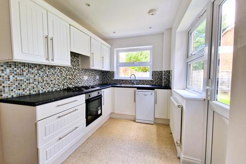 2 bedroom detached house to rent, Crawley RH11