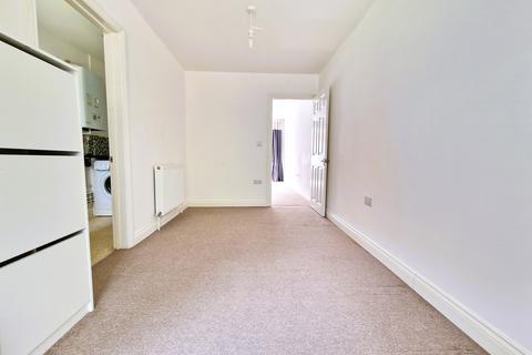 2 bedroom detached house to rent, Crawley RH11