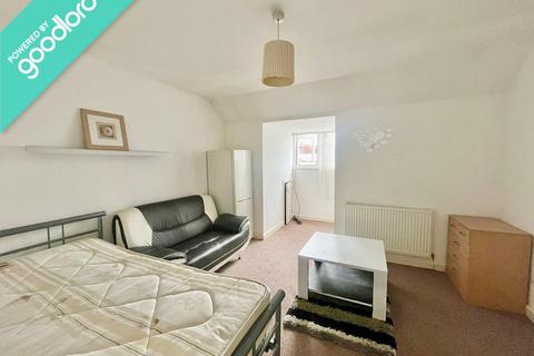 1 bedroom in a house share to rent, Holme Street, Hyde, SK14 1LG