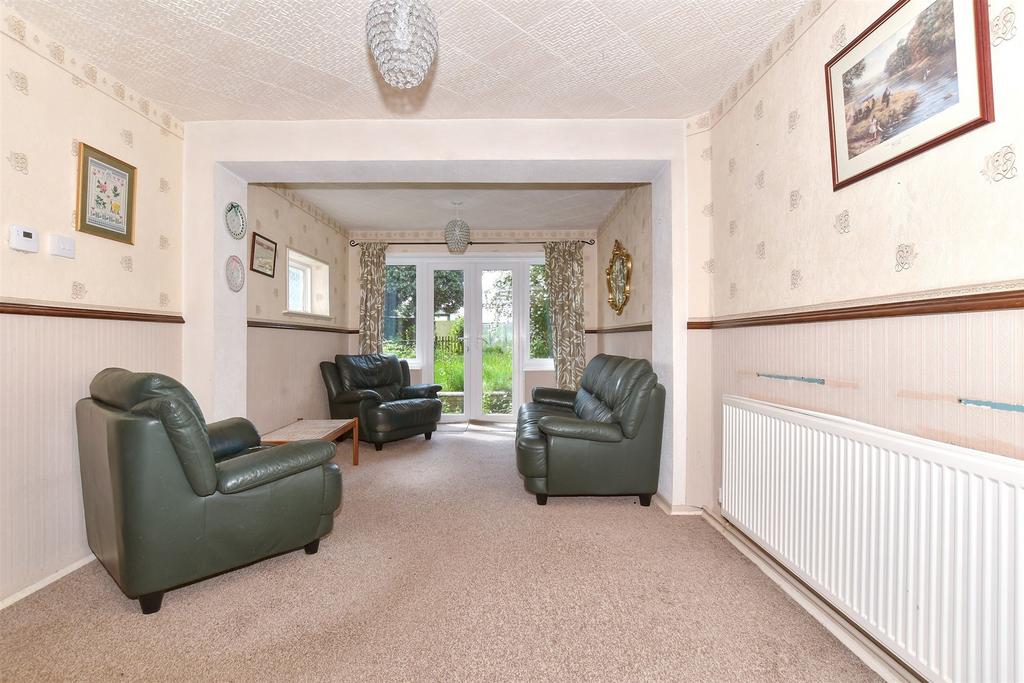 Lilac Avenue, Wickford, Essex 3 bed semidetached house for sale £325,000