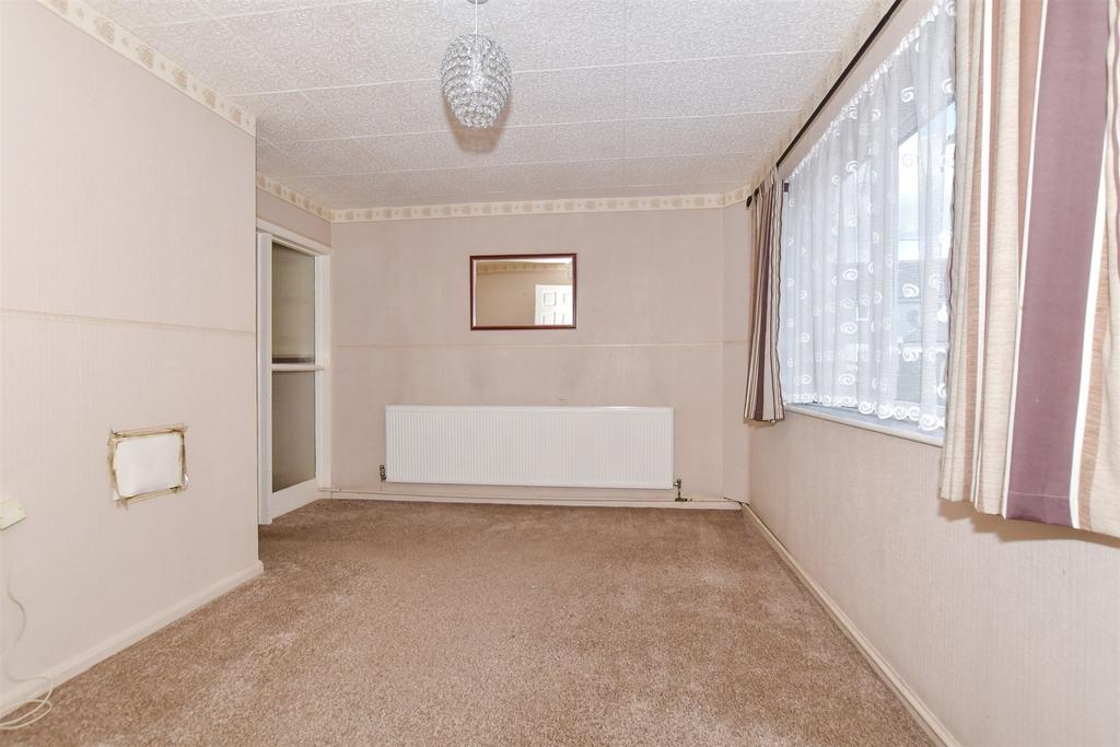 Lilac Avenue, Wickford, Essex 3 bed semidetached house for sale £325,000