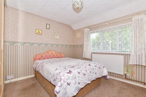 3 bedroom semi-detached house for sale, Lilac Avenue, Wickford, Essex