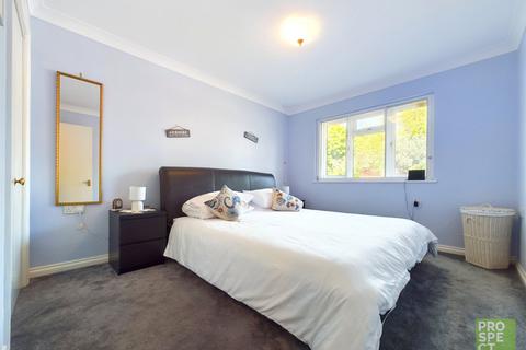 2 bedroom apartment for sale, Crescent Dale, Shoppenhangers Road, Maidenhead, Berkshire, SL6