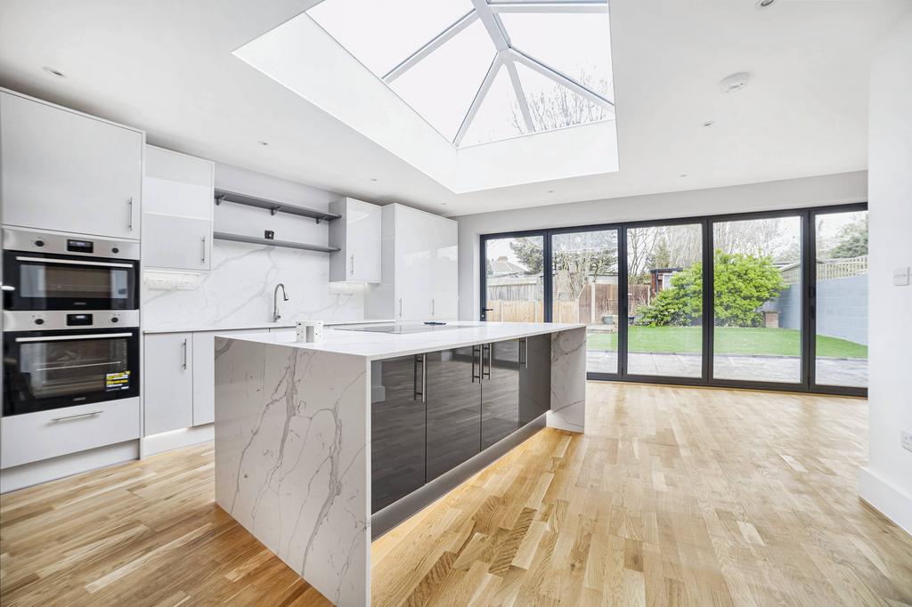 Boxtree Lane, Harrow HA3 5 bed semidetached house to rent £3,750 pcm