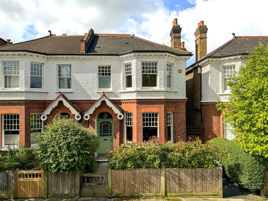Gaynesford Road, Forest Hill, London... 4 bed semidetached house for