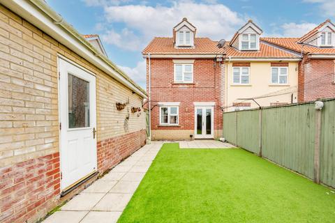 23 Broad Fleet Close, Oulton, Lowestoft, NR32 3RA