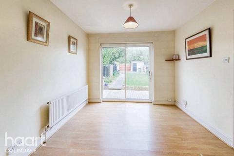 3 bedroom terraced house for sale, Meadowbank Road, NW9