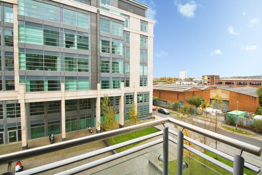 Apartment in Ingram Street - View 3