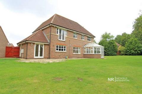 5 bedroom detached house to rent, Heathside Place, Epsom, Surrey. KT18