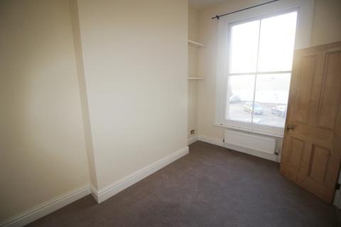 2 bedroom flat to rent, Burlington Place, Eastbourne BN21