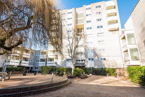 1 bedroom flat for sale, Bloomsbury Close, Ealing