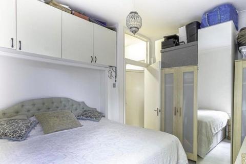 2 bedroom maisonette for sale, Causeyware Road, London