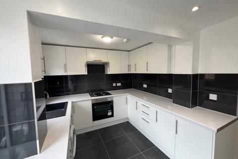 3 bedroom terraced house to rent, Medcalf Road, Enfield