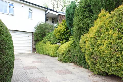4 bedroom detached house for sale, Pines Close, Clayton Green PR5