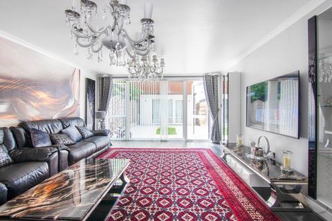 5 bedroom townhouse for sale, Helmore Road, Barking, IG11