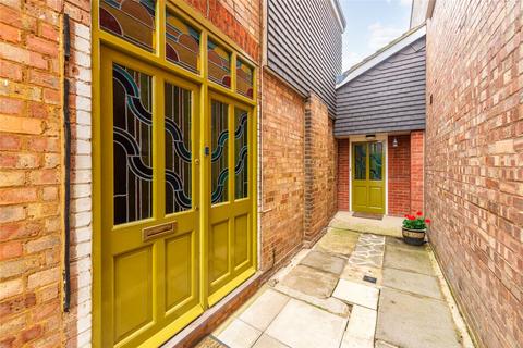 21 Bradgate Road, Bedford, MK40 3DE