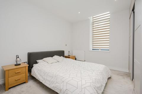 2 bedroom flat to rent, Littleworth Road, Esher, KT10 9FP