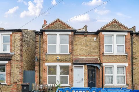 3 bedroom end of terrace house to rent, Foxbury Road Bromley BR1