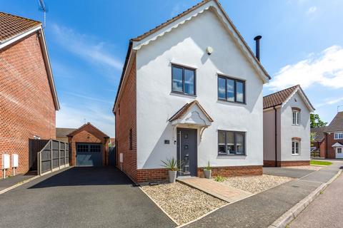 4 bedroom detached house for sale, Fallowfields, Lowestoft