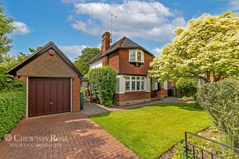 3 bedroom character property for sale, Endymion Road, Hatfield