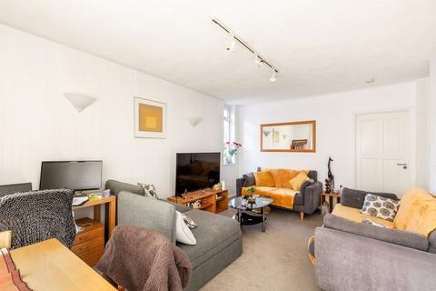 2 bedroom flat to rent, Walpole Gardens, Chiswick W4