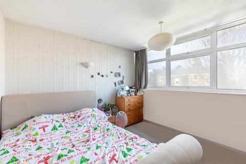 2 bedroom flat to rent, Walpole Gardens, Chiswick W4