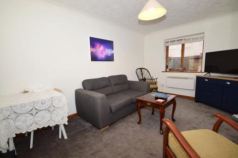 1 bedroom retirement property to rent, Russell Court Midhurst GU29