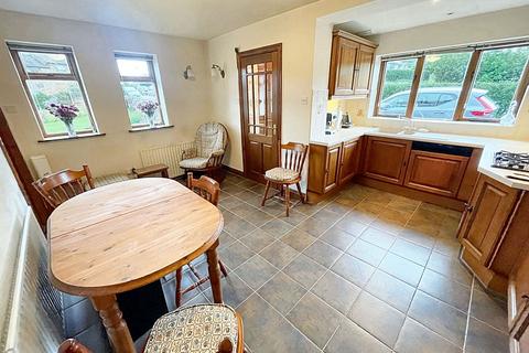 3 bedroom end of terrace house for sale, Back Lane, Grange Moor, WF4