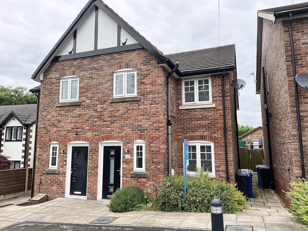 Manor Road, Woodley, Stockport... 3 bed semidetached house £1,550