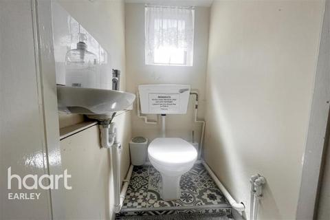 1 bedroom in a house share to rent, Caversham Road, Reading, RG1 8AS